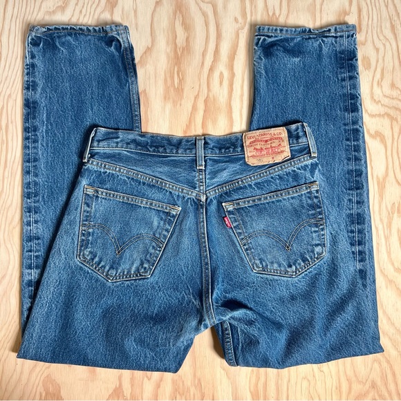 Lᴇᴠɪ’s 501 5 Pᴏᴄᴋᴇᴛ Bᴜᴛᴛᴏɴ Fʟʏ Jᴇᴀɴs - Picture 4 of 11